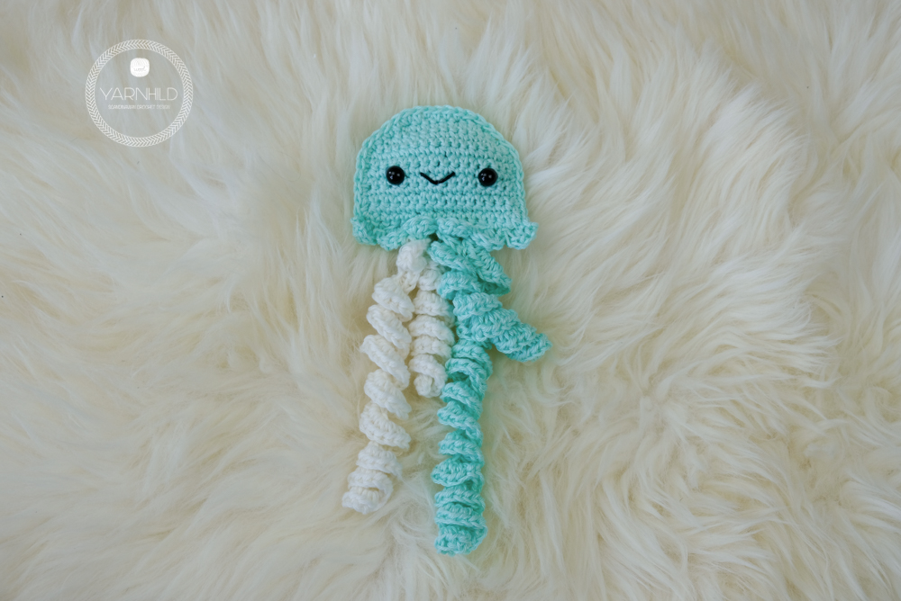 crochet ragdoll jellyfish