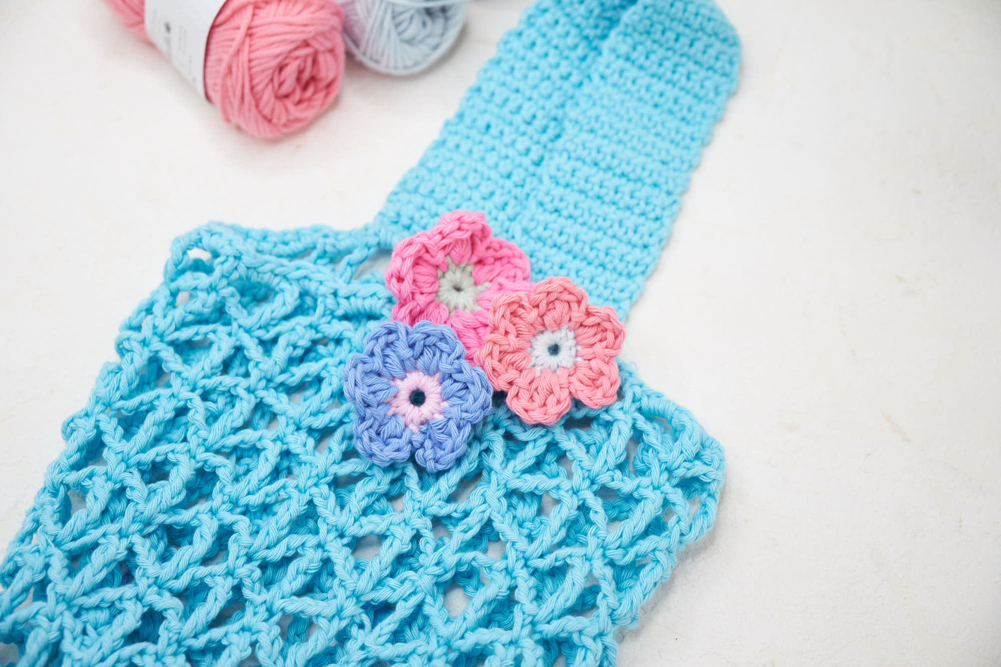 crochet flowers for a market bag 