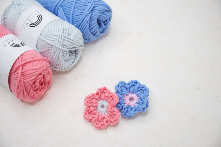 how-to-crochet-an-easy-flower-free-pattern-and-video-tutorial