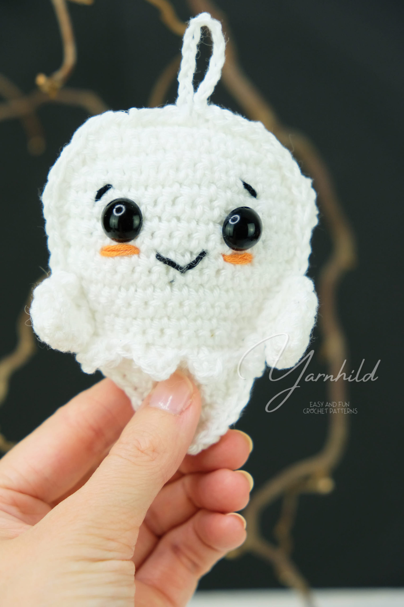 How to crochet a ghost -Halloween CAL part 1. Free crochet ghost pattern