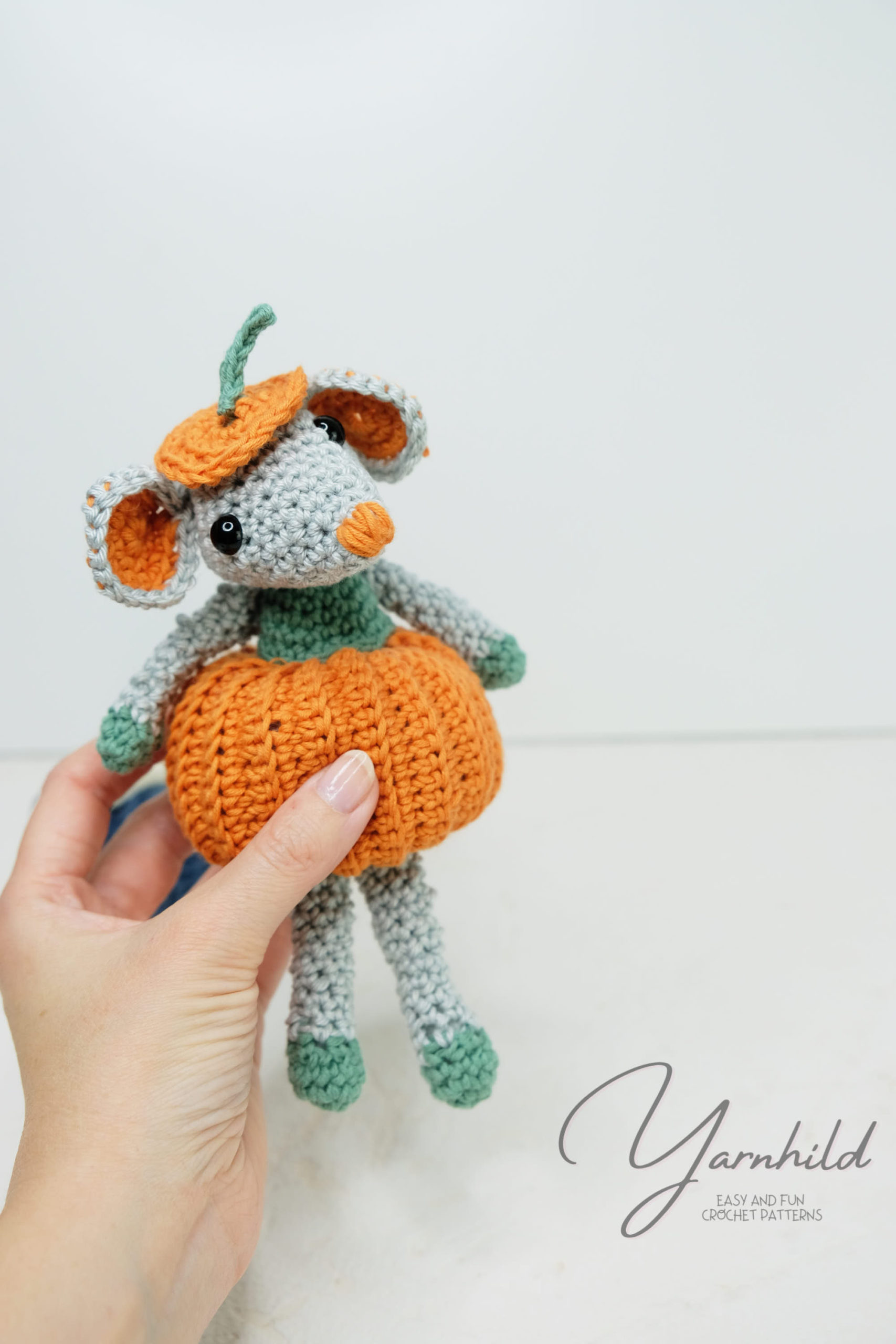 crochet pumpkin mouse 