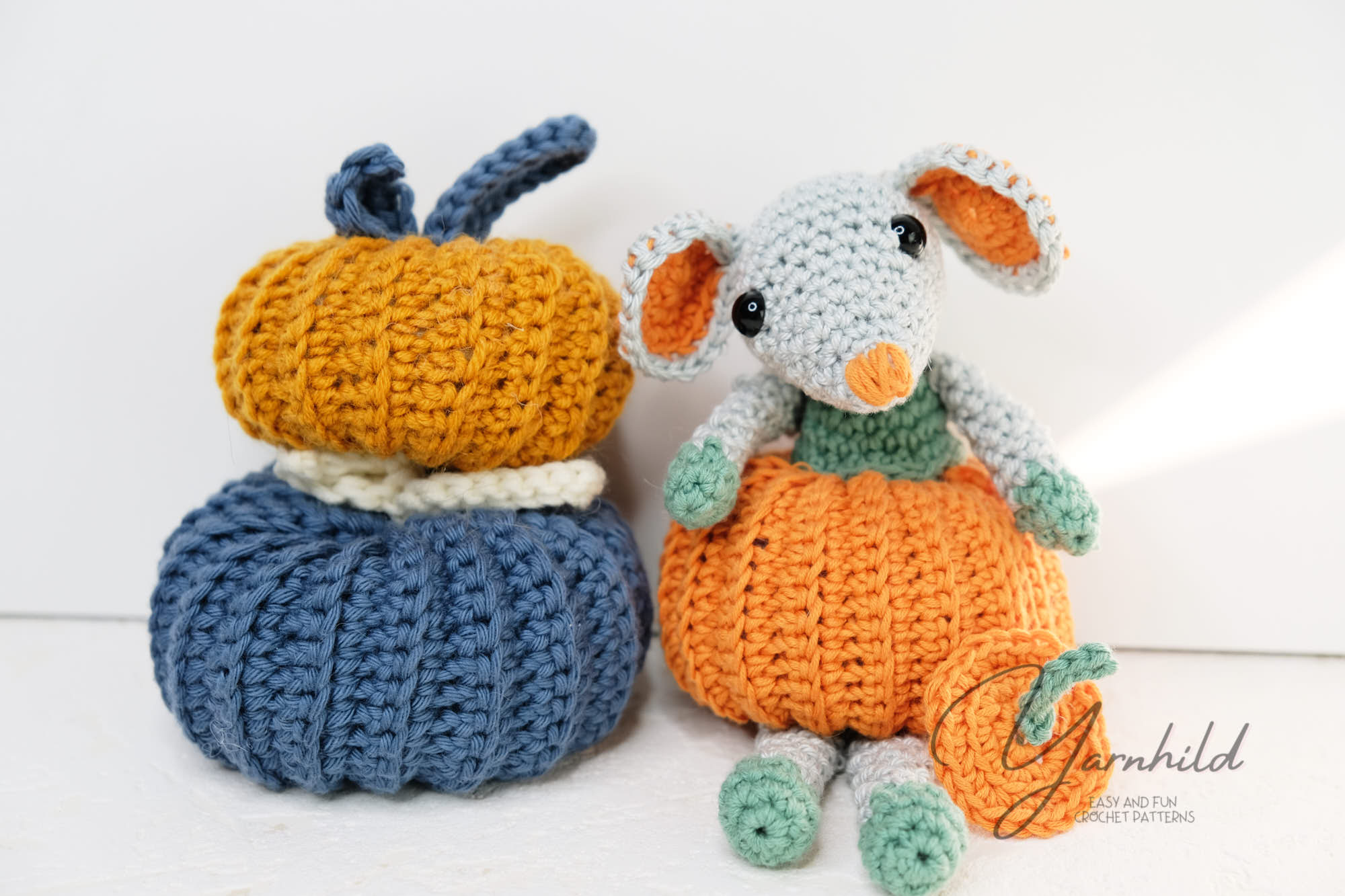 crochet pumpkin mouse 