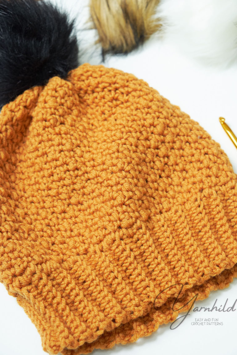 How to crochet an easy hat - a free pattern — In German and English