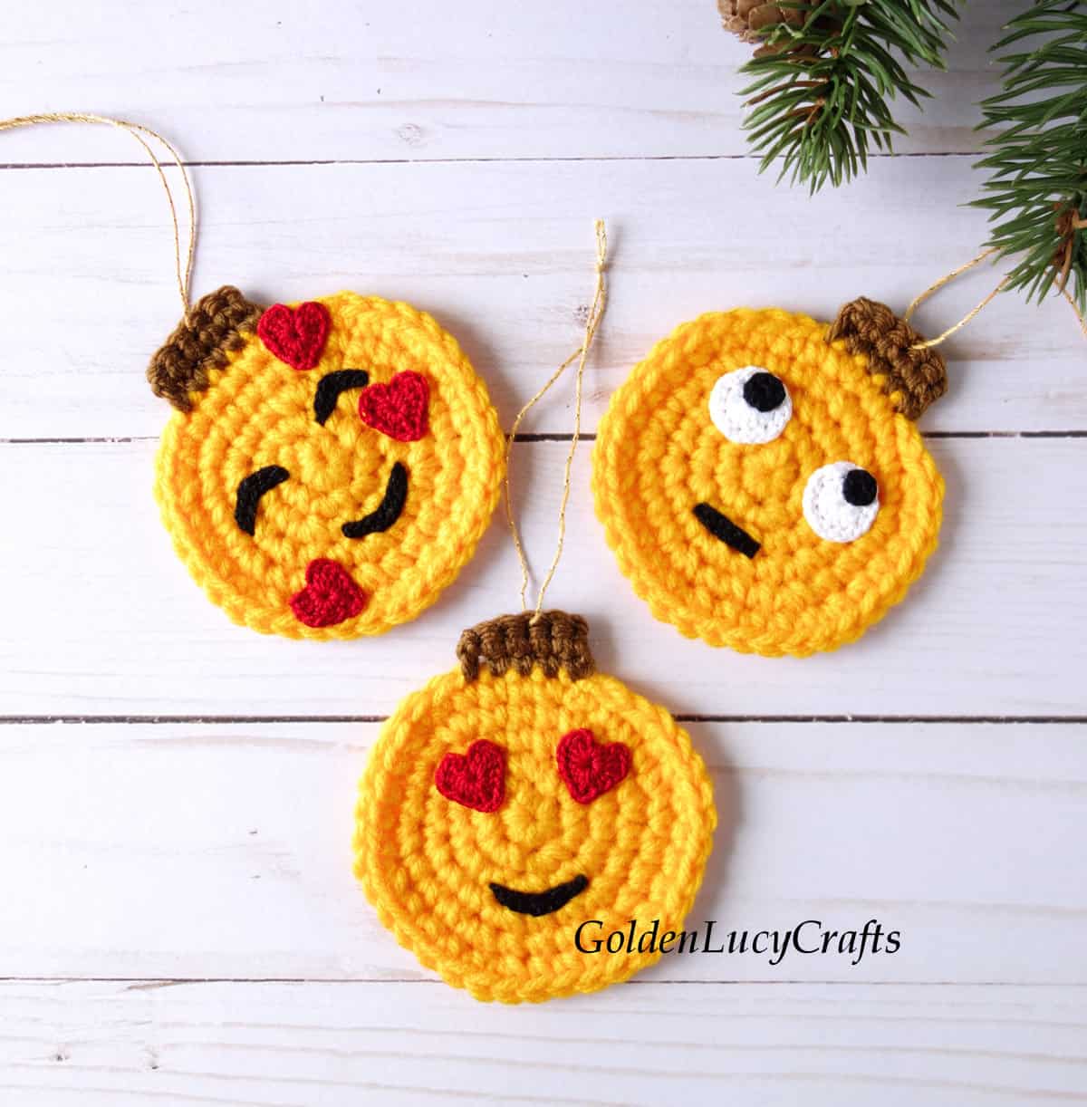 crochet ornament smiley 